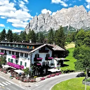 Menardi 3*, Cortina dʼAmpezzo Italia